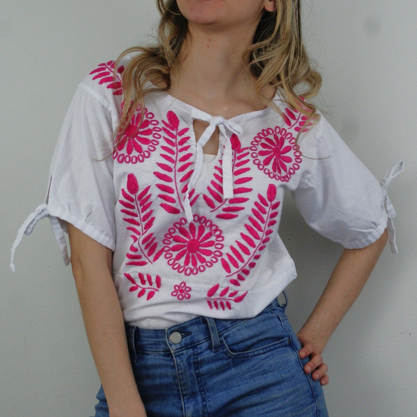 Håndbrodert Bluse Amiga (3 ulike farger) EVOMAR